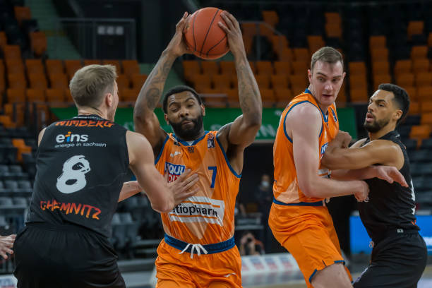 但海牛的拼 但海牛的拼