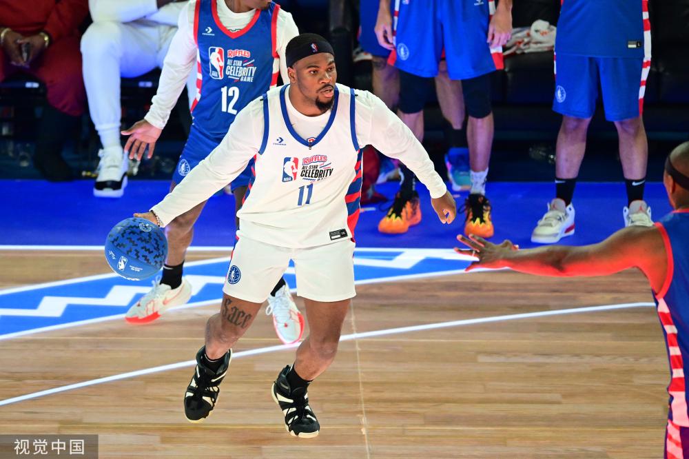 一个不看人 一个不看人